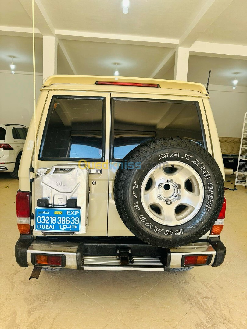 Toyota Land Cruiser 1986 Court