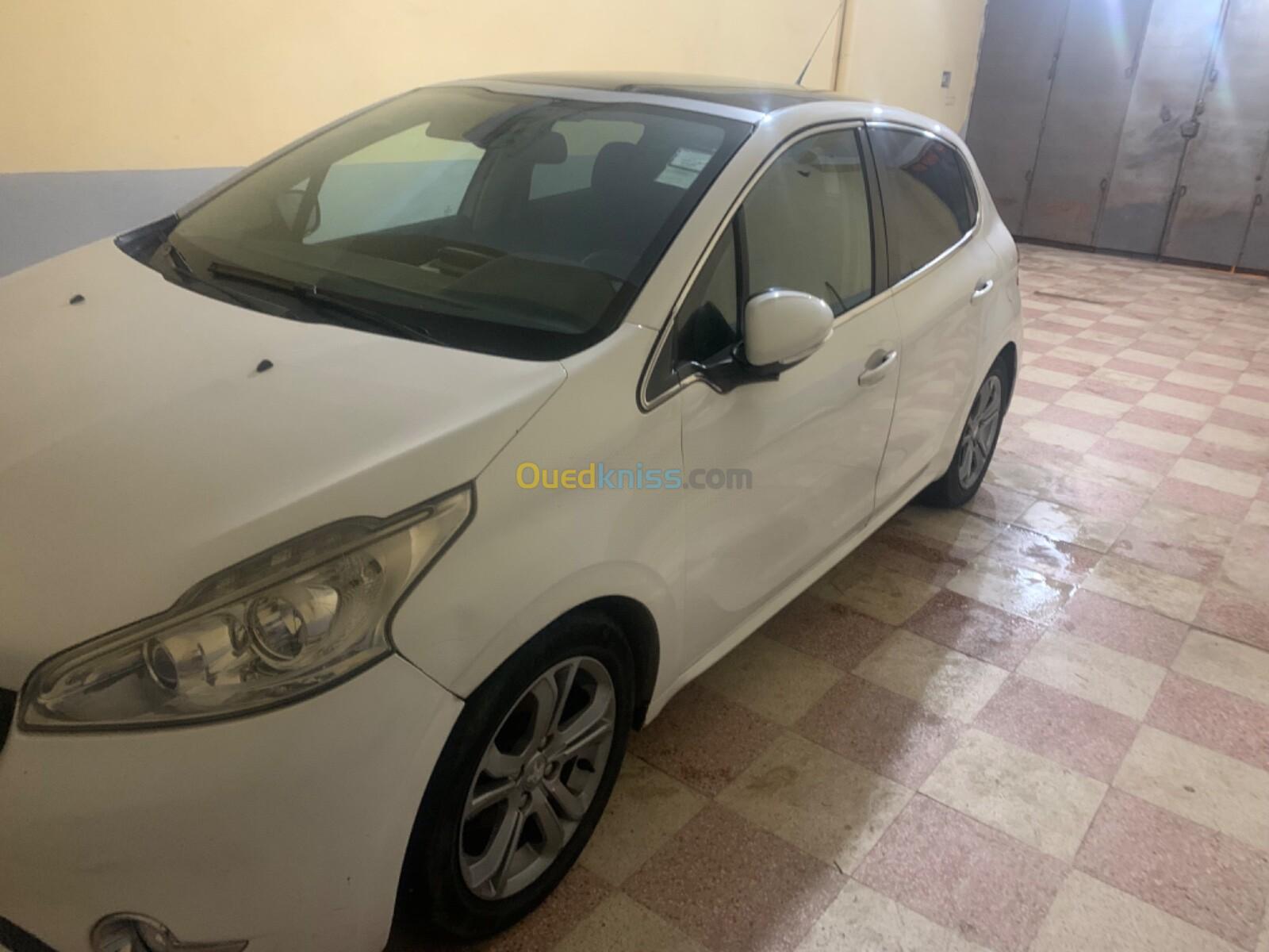 Peugeot 208 2015 Allure Facelift