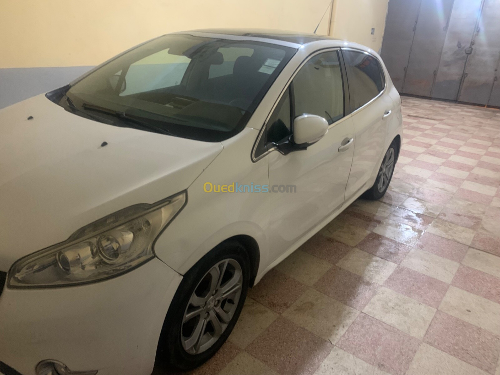 Peugeot 208 2015 208 hdi