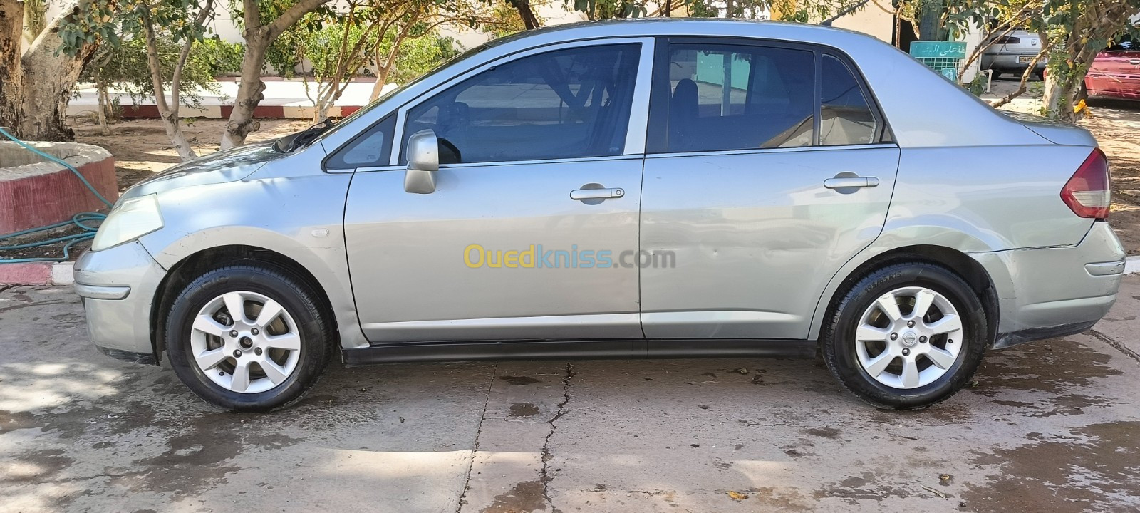 Nissan Tiida 4 portes 2011 Tiida 4 portes