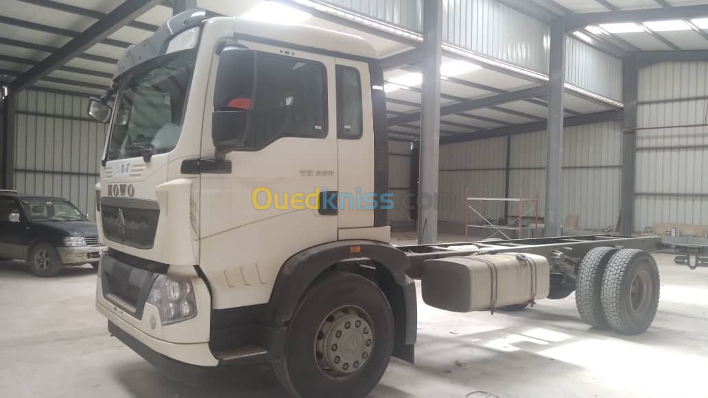 HOWO Camion châssis nu court 4x2 2024