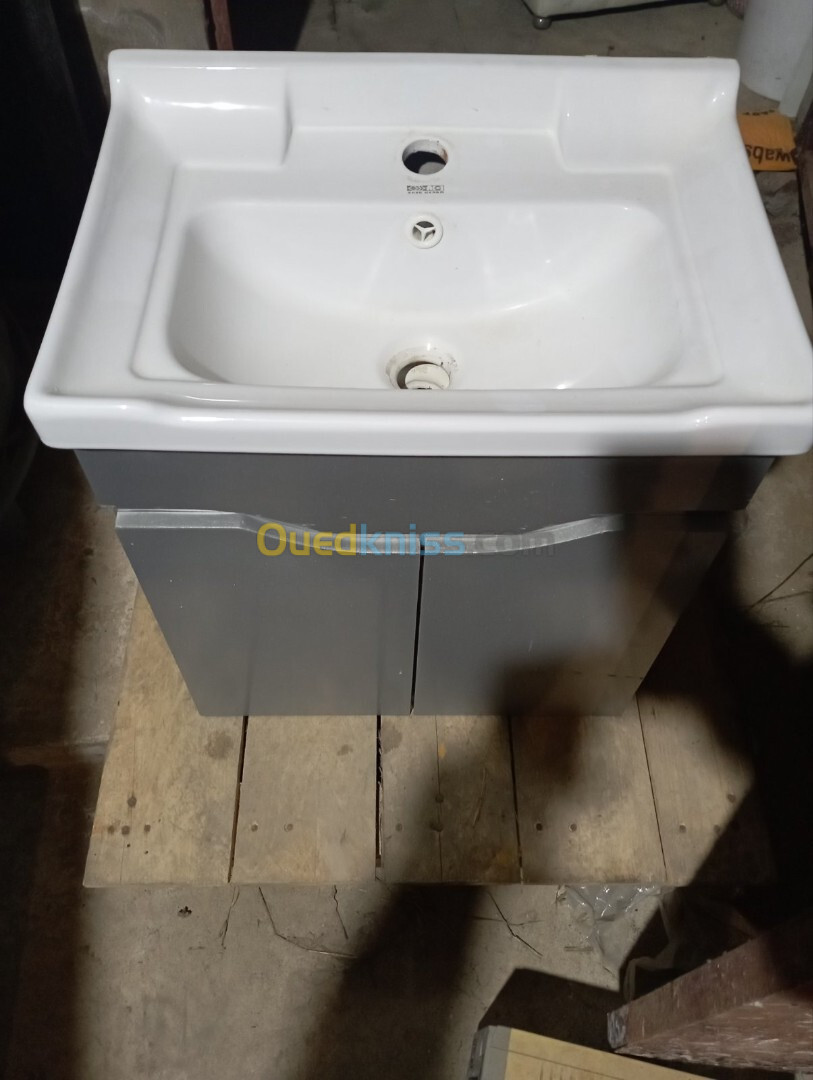 MEUBLE SALE DE BAIN AVEC 1 VASQUE 