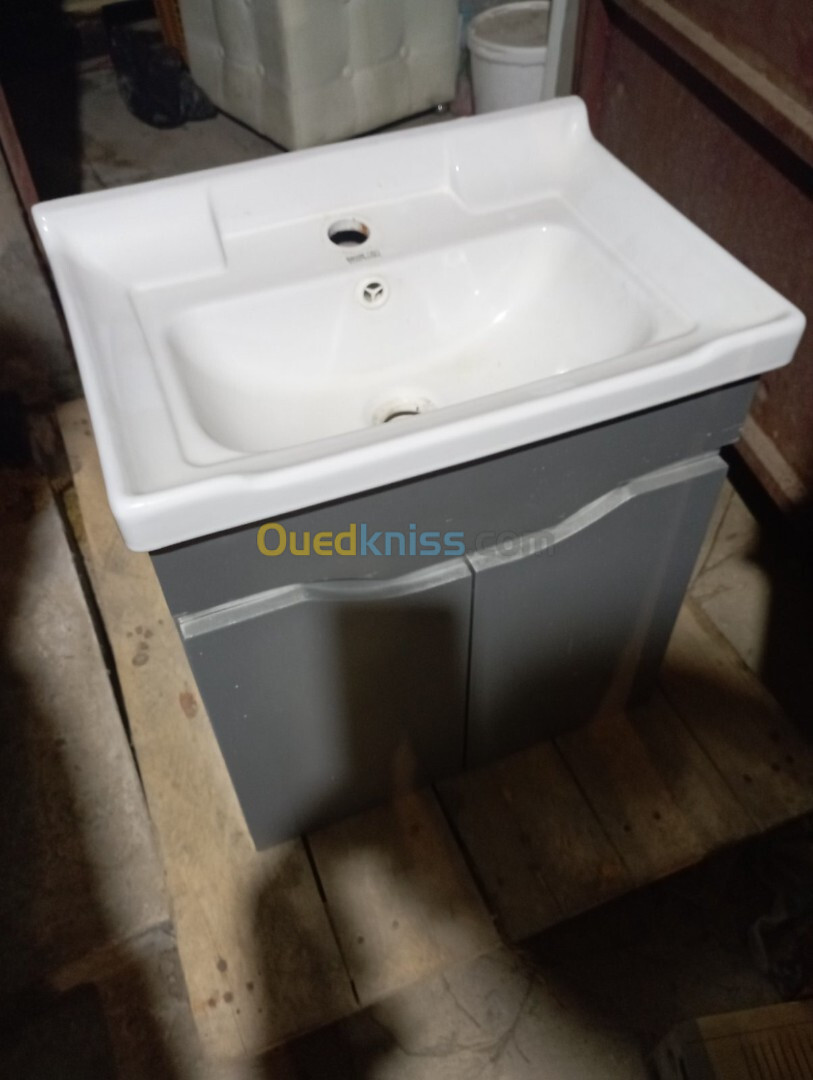 MEUBLE SALE DE BAIN AVEC 1 VASQUE 