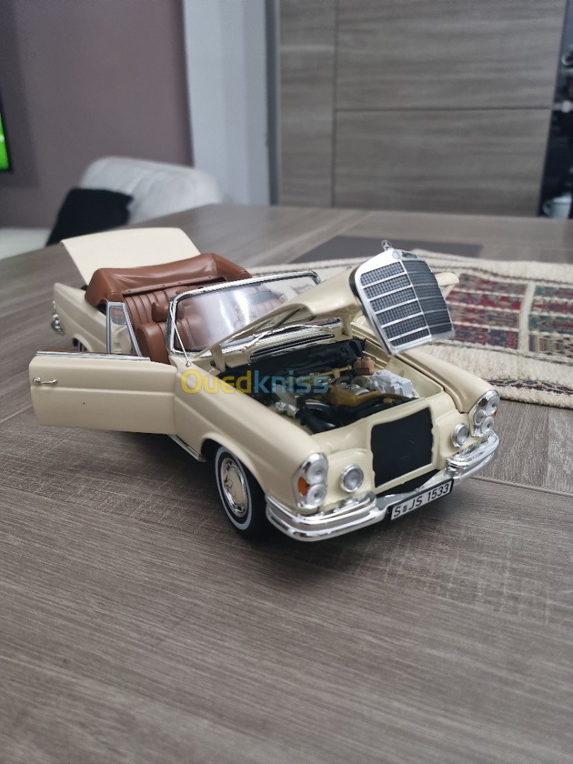 Voiture miniature de collection Mercedes-Benz 