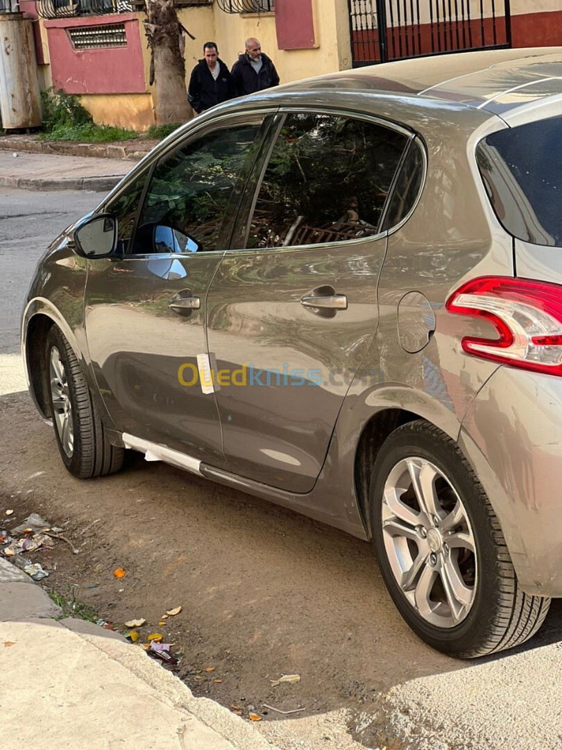 Peugeot 208 2015 Allure