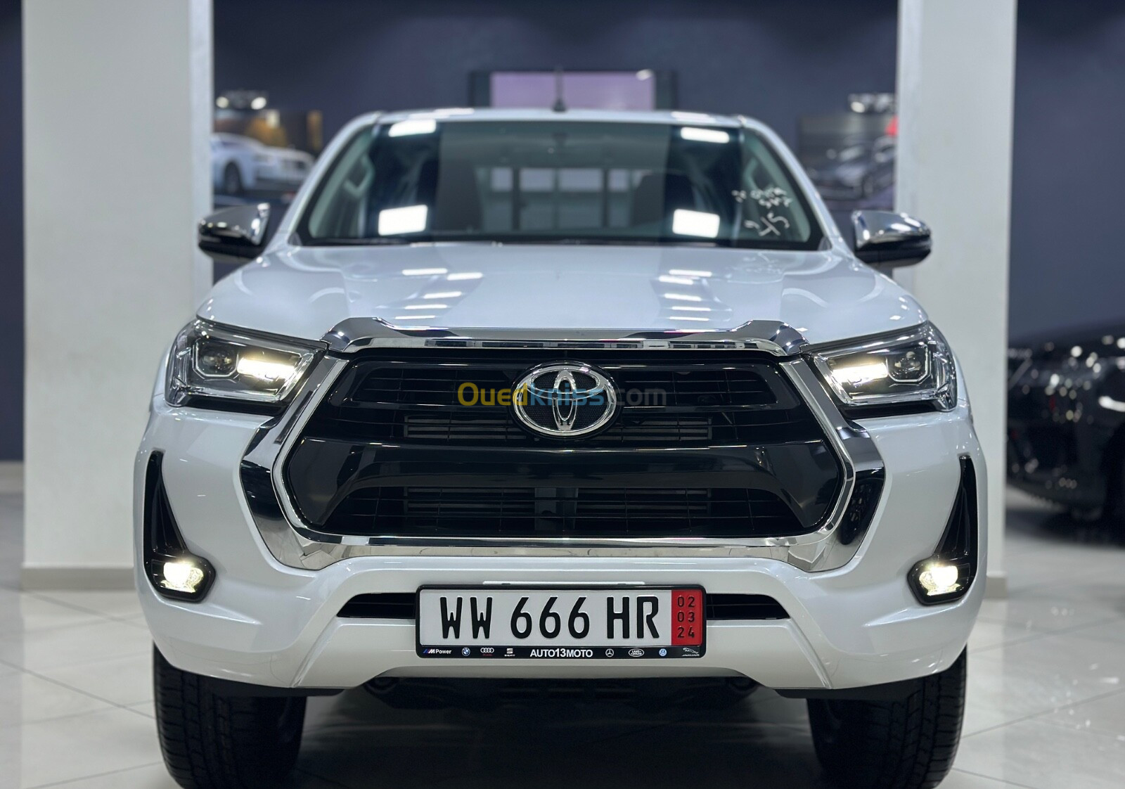 Toyota HILUX 2024 SR-5 4x4 FULL-OPTION