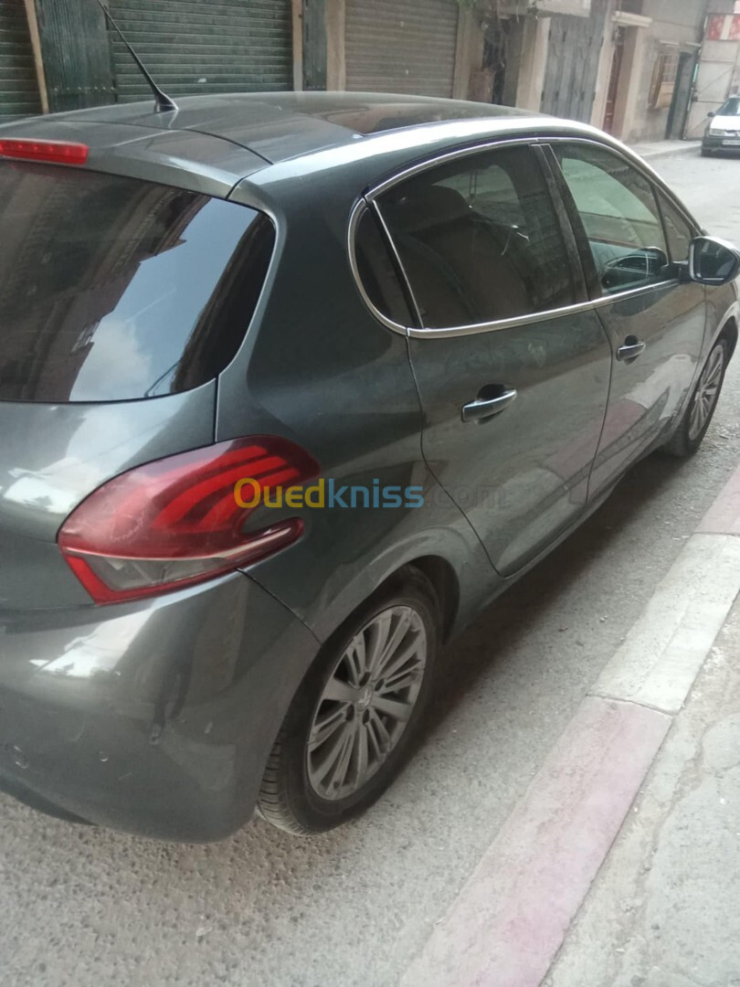 Peugeot 208 2015 Allure Facelift