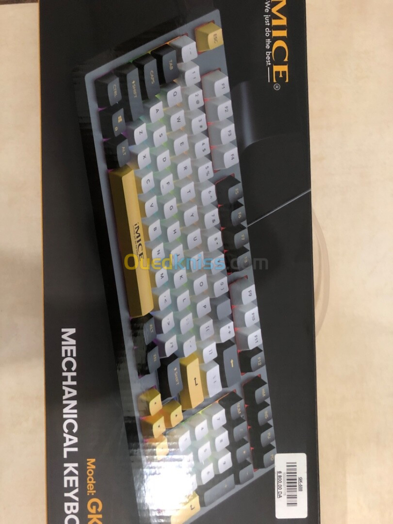 Clavier souris gamer + un tapis de souris 