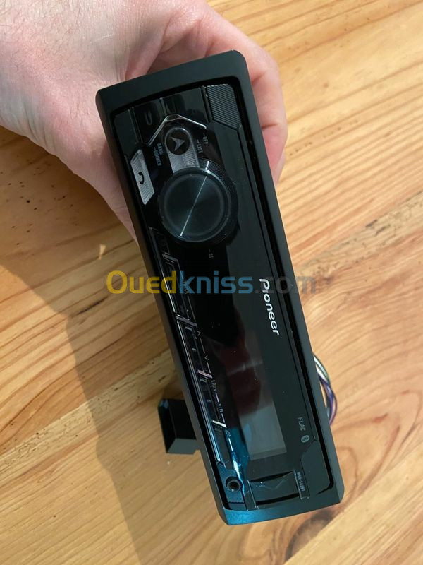 Poste Pioneer bluetooth USB AUX Android application voix comonder 