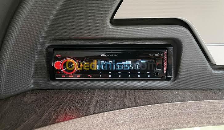 Poste Pioneer bluetooth USB AUX Android application voix comonder 