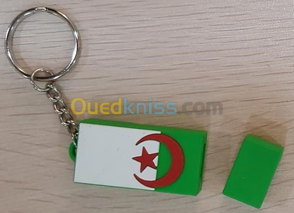 Porte clé forme joueur + bracelet 123 viva L'Algerie + flash disque drapeau