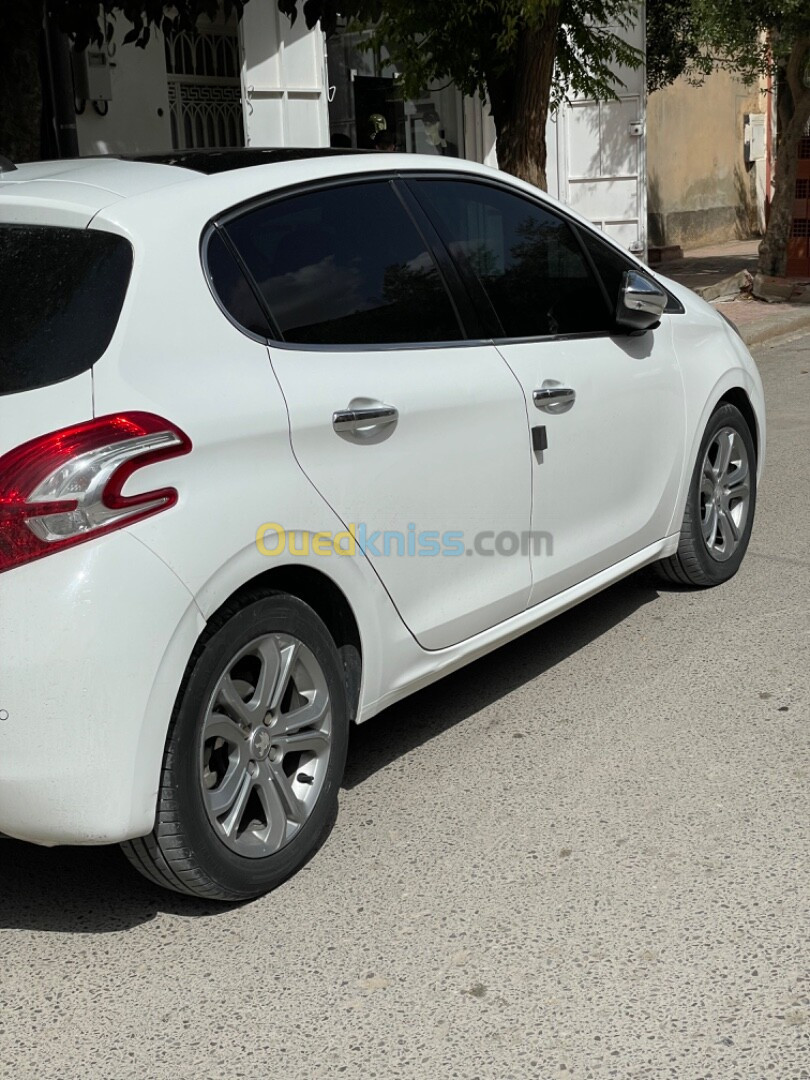 Peugeot 208 2015 Allure