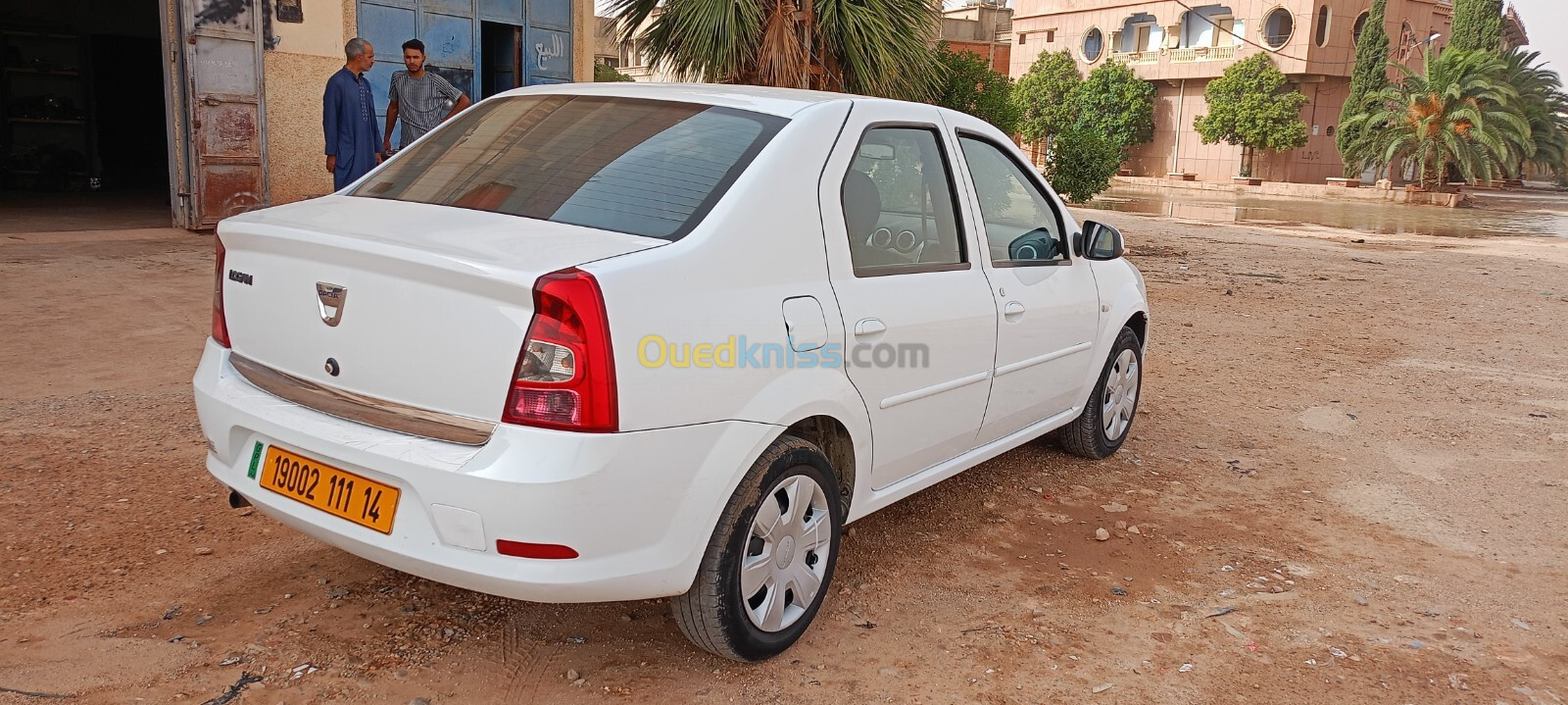 Dacia Logan 2011 لاتوت