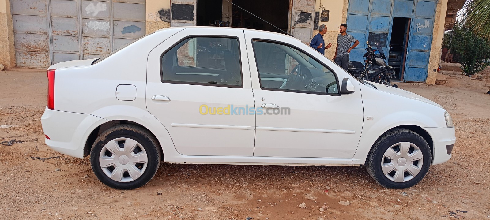 Dacia Logan 2011 لاتوت