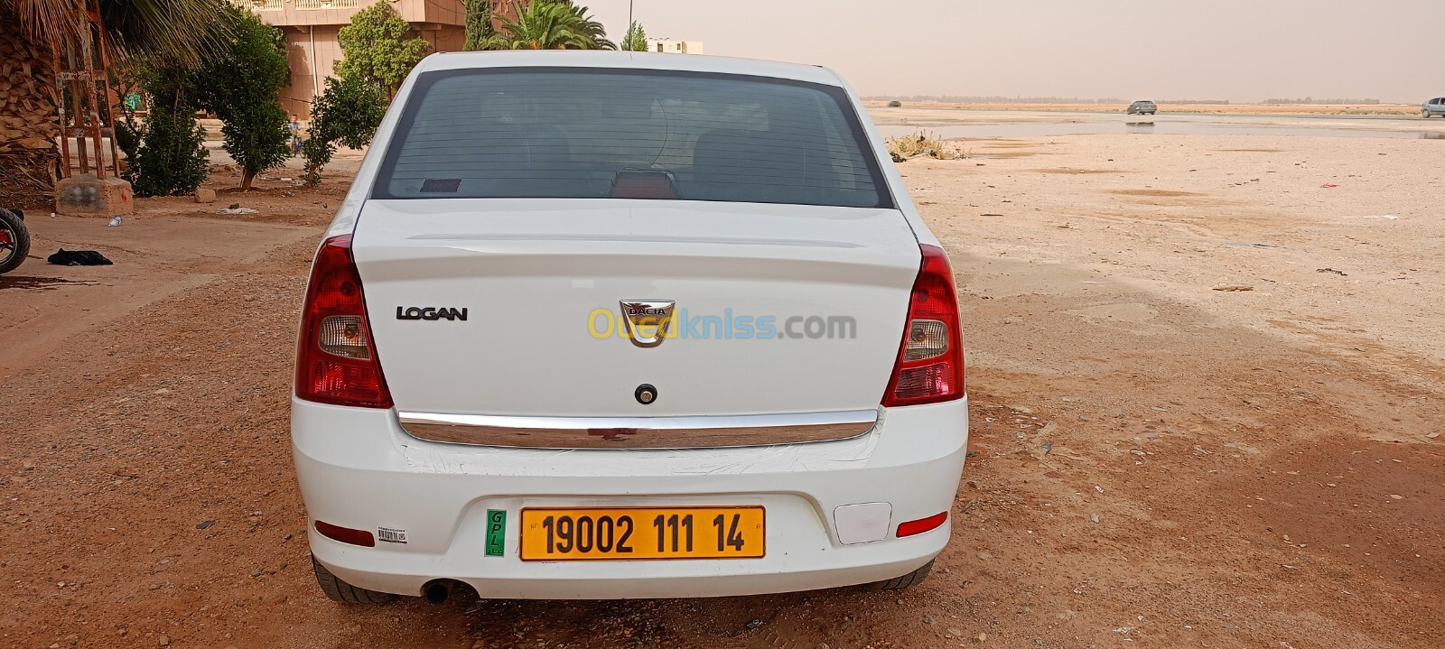 Dacia Logan 2011 لاتوت