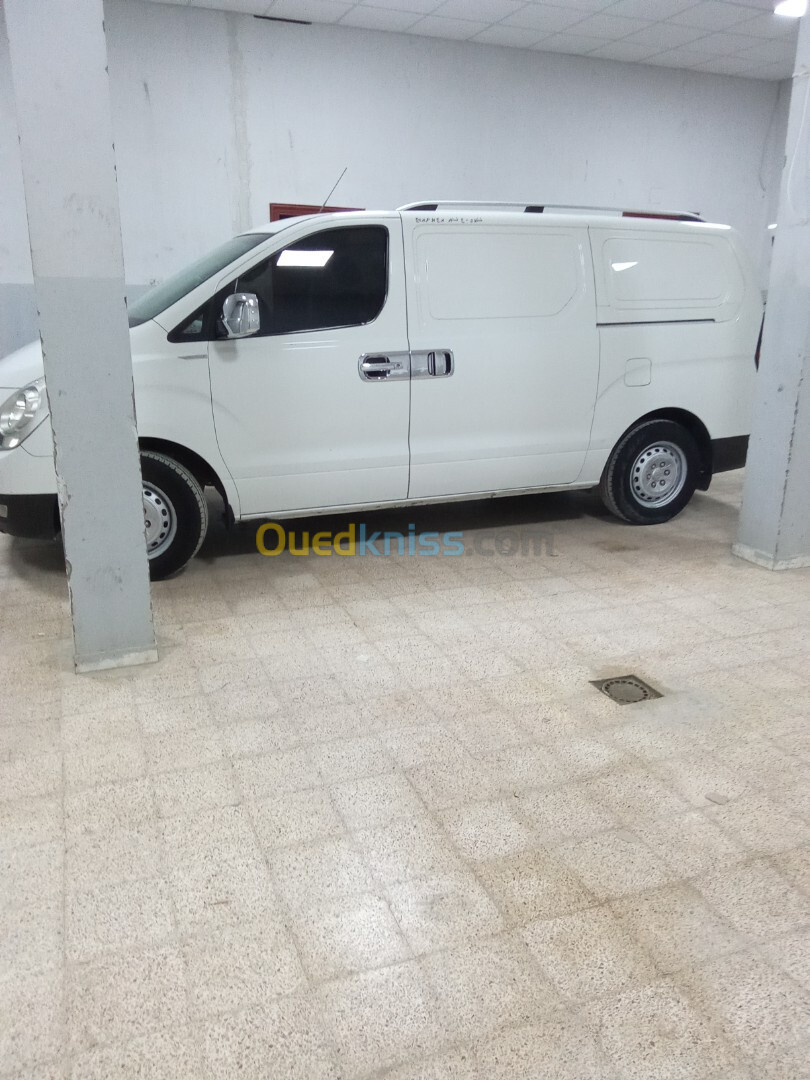 Hyundai H1 2011 Tolé