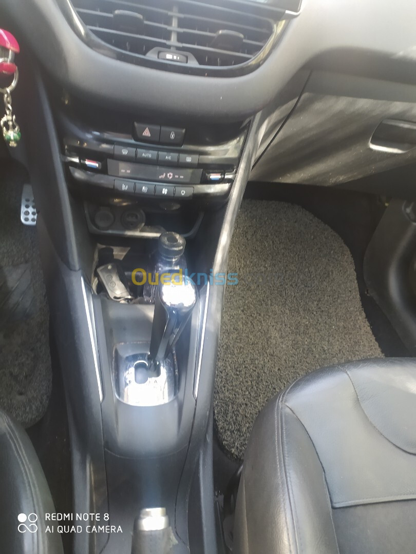 Peugeot 208 2015 208