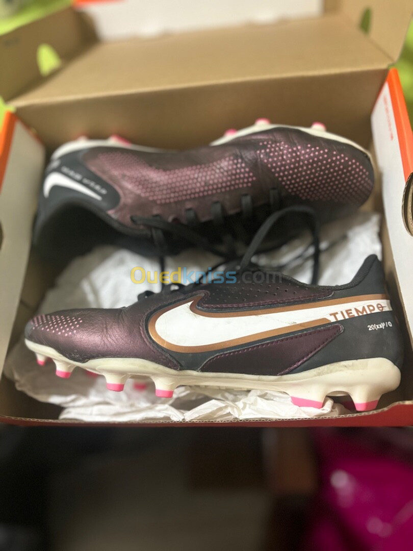 Soulier NIKE TIEMPO 38