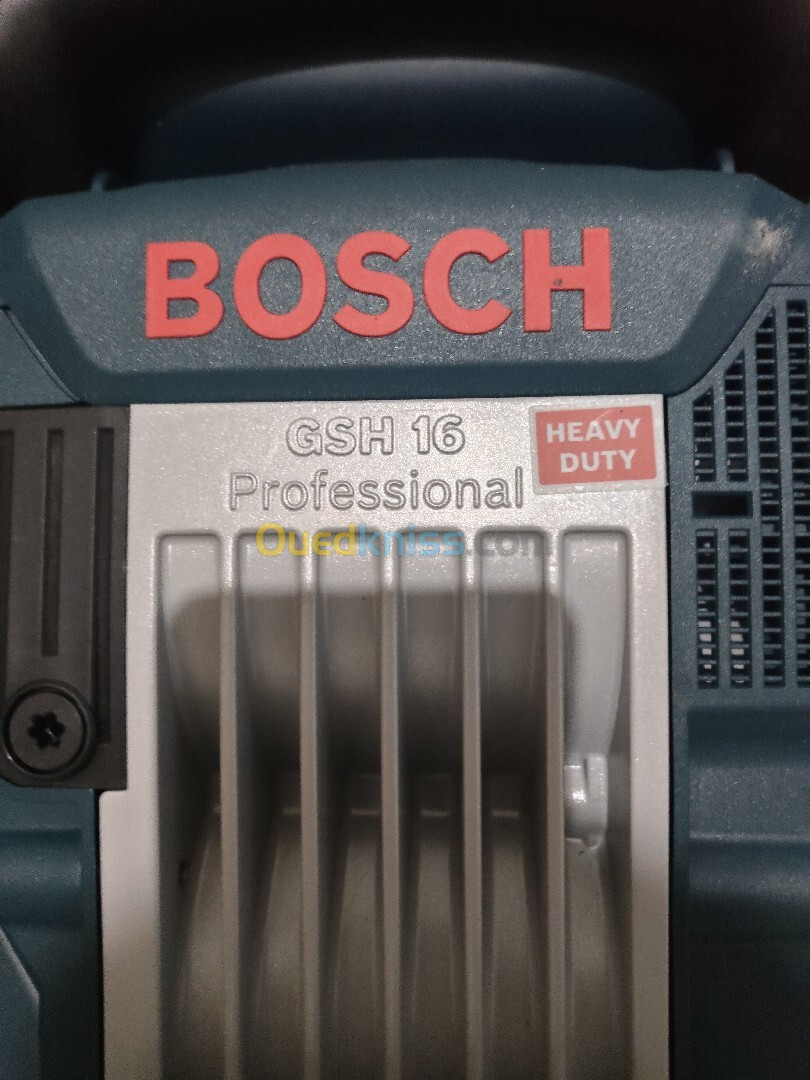 MARTEAU PIQUEUR BOSCH