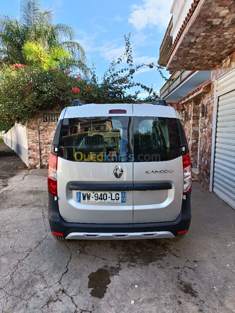 Renault Kangoo 2024 Vitrine titanium