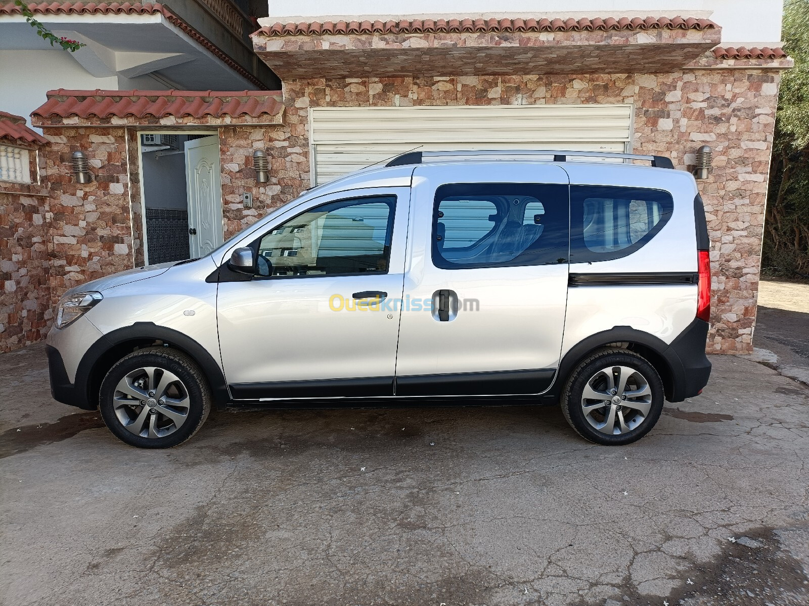 Renault Kangoo 2024 Vitrine titanium