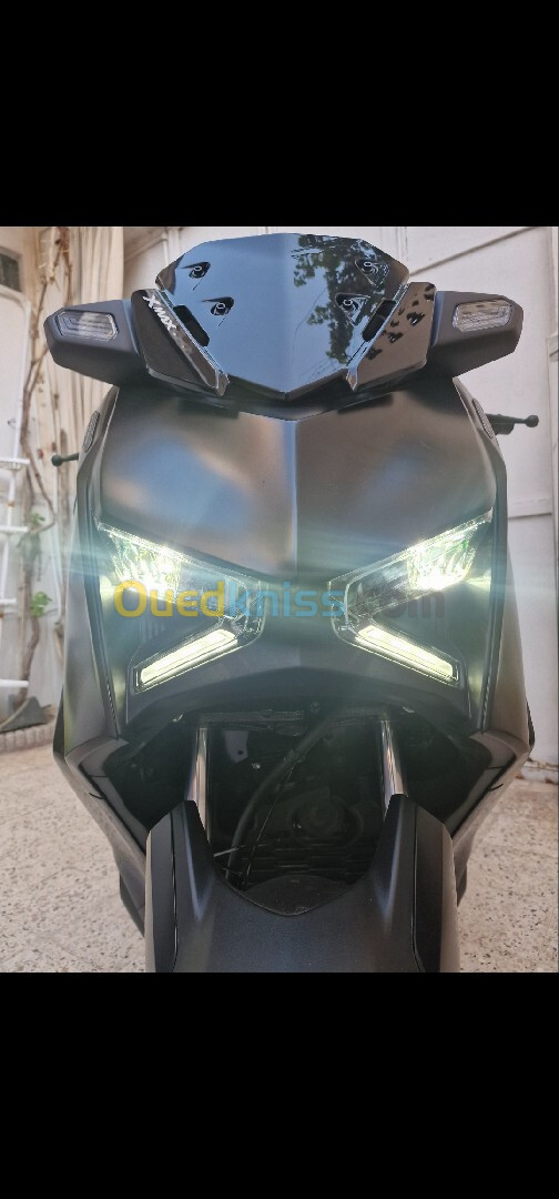 YAMAHA XMAX 300 TECH-MAX 2023