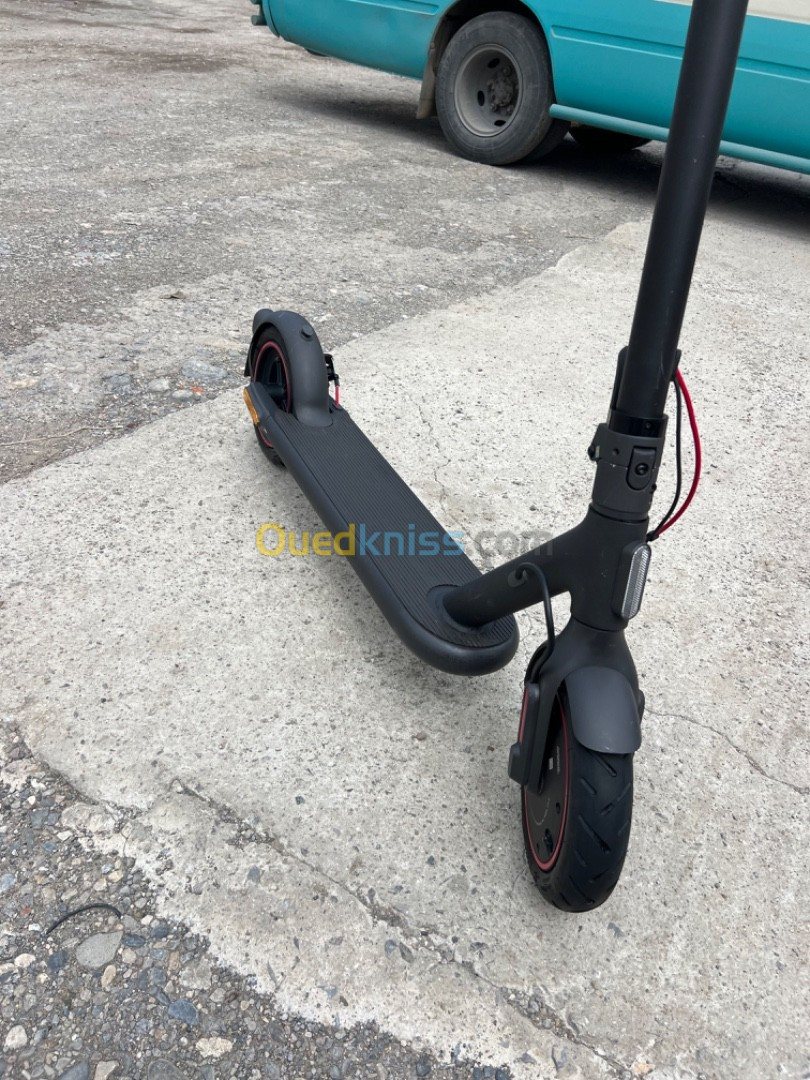 Trottinette Xiaomi 4 pro