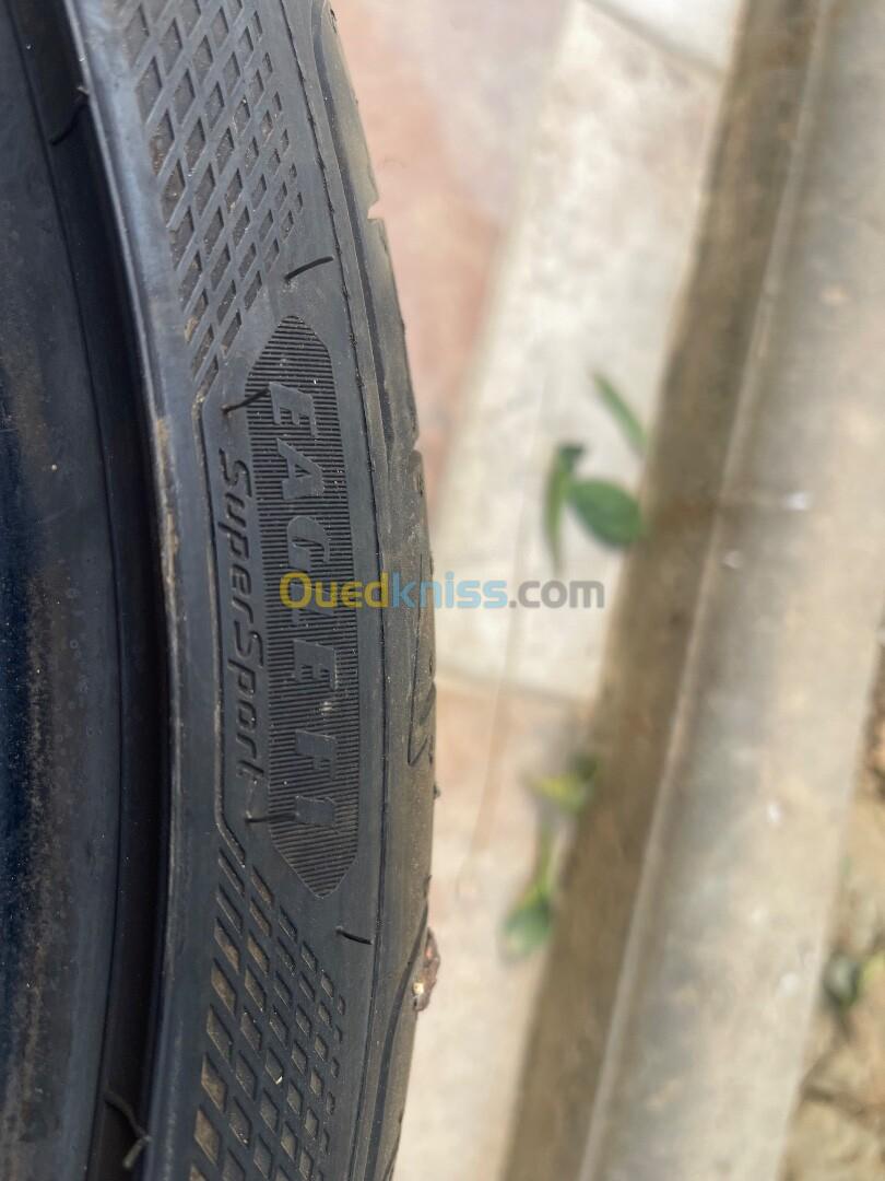  pneus état neuf 235/35R19machye 200km prix33