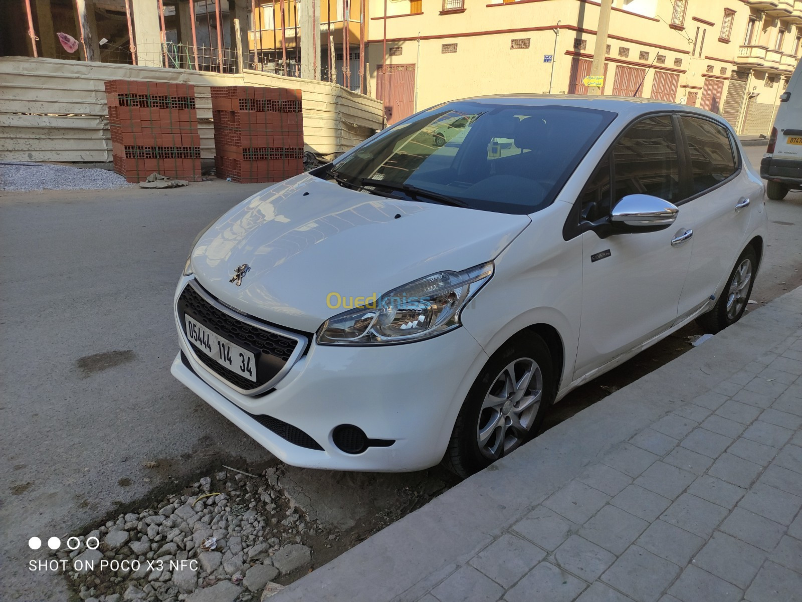 Peugeot 208 2014 Silver Line