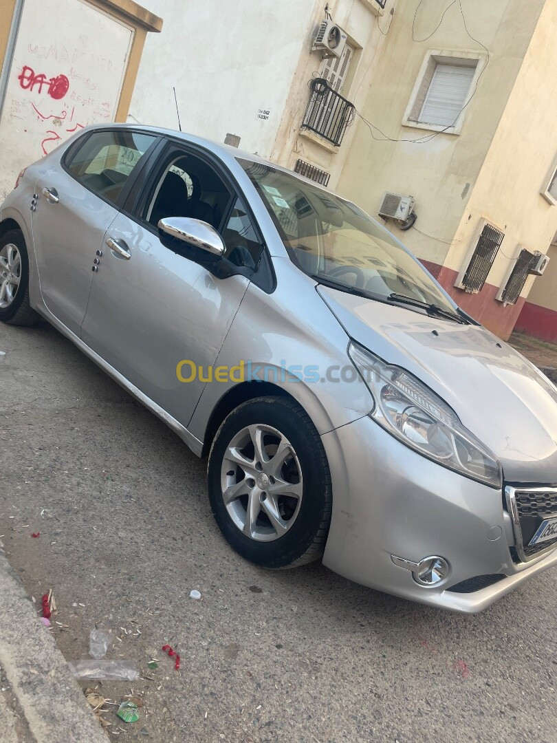 Peugeot 208 2015 Access Facelift