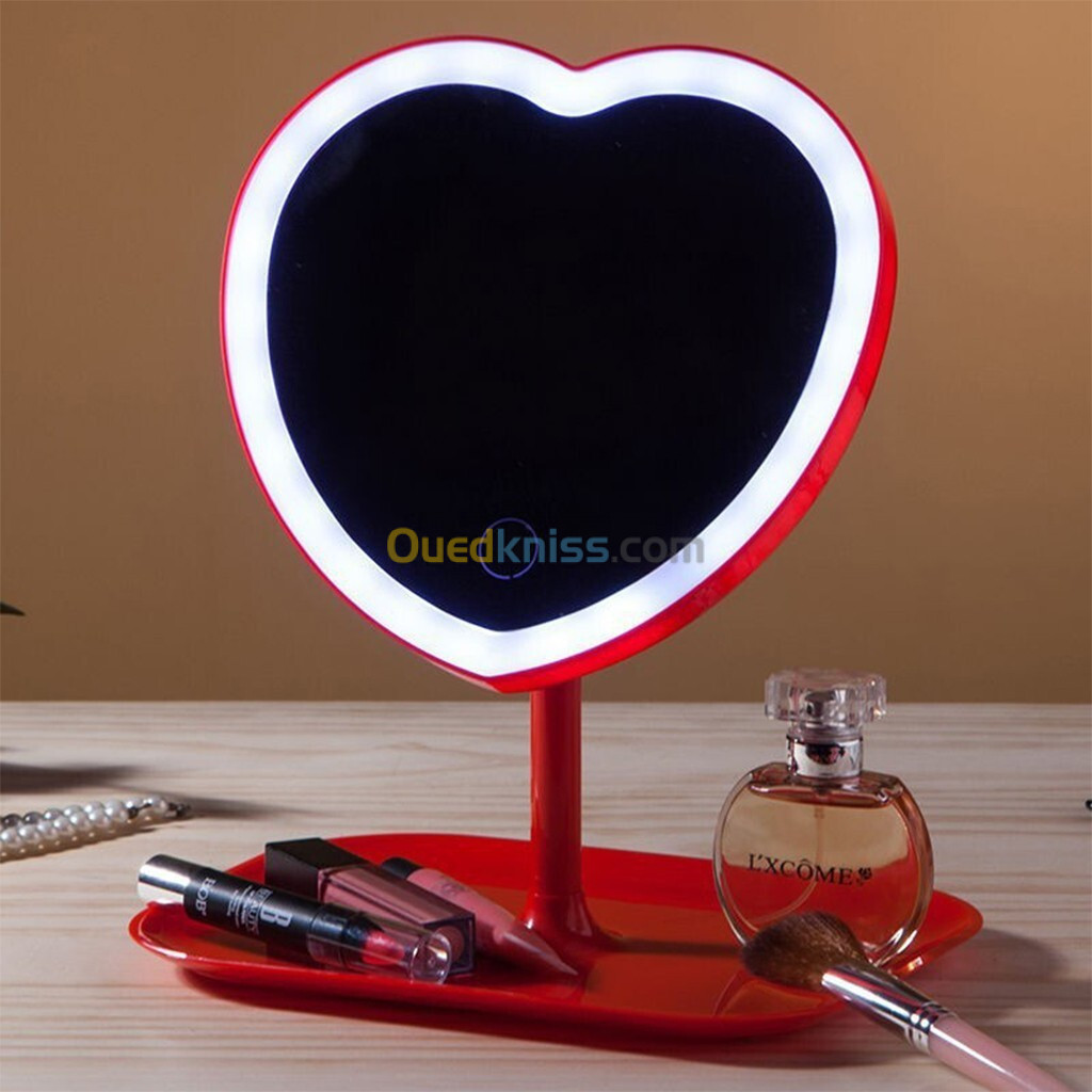 Miroir cosmétique avec lumière LED en forme de cœur Rechargeable