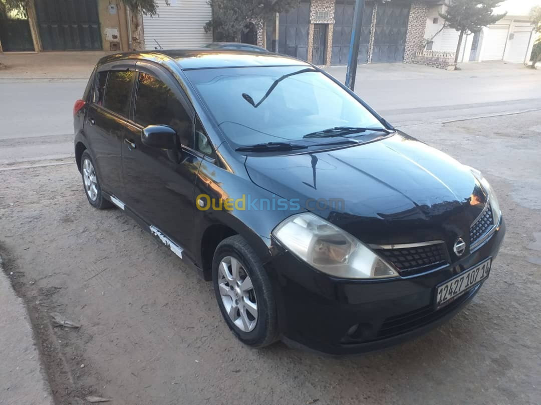 Nissan Tiida 4 portes 2007 Tiida 4 portes