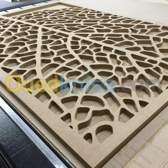 Découpe et gravure a la CNC pour du MDF, HDF, HPL, PLEXIGLASS, CORIAN, KRION, FOREX, Aluminium.