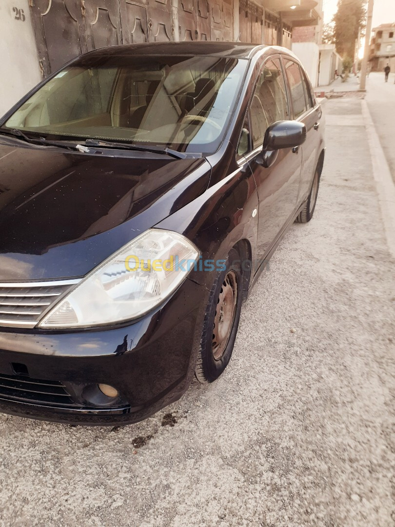 Nissan Tiida 4 portes 2008 Tiida 4 portes