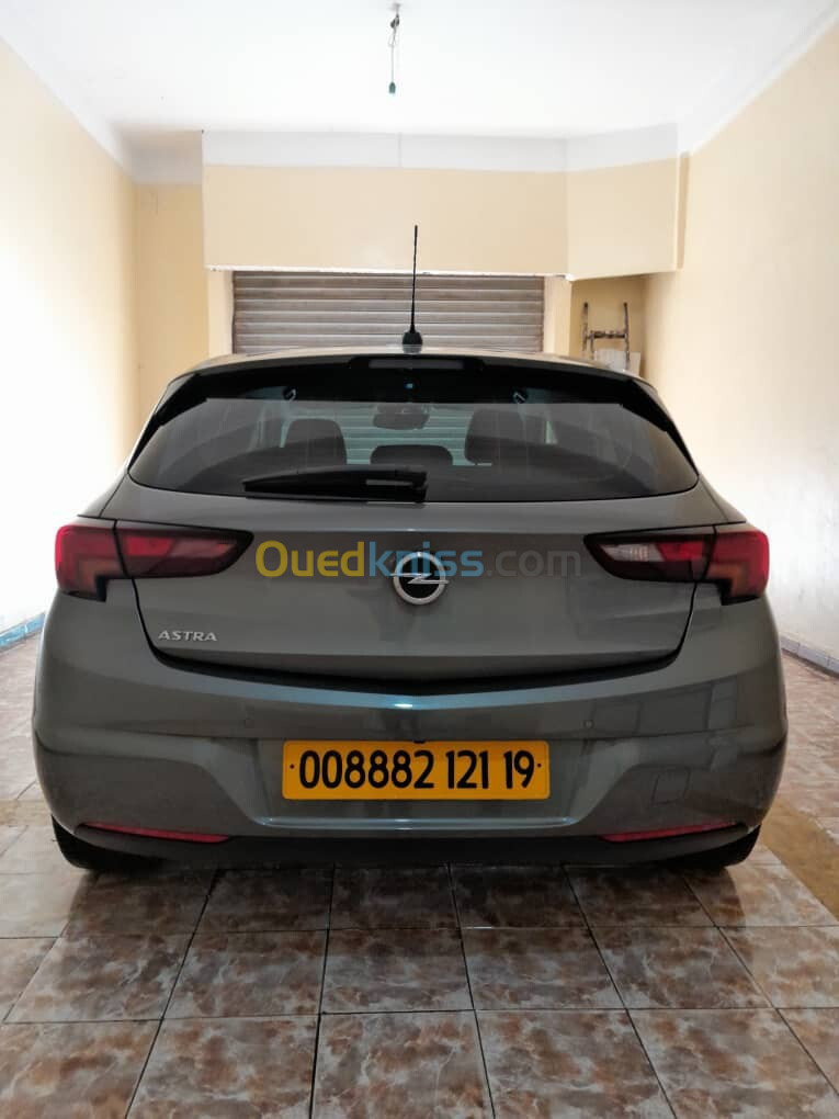 Opel Astra 2021 