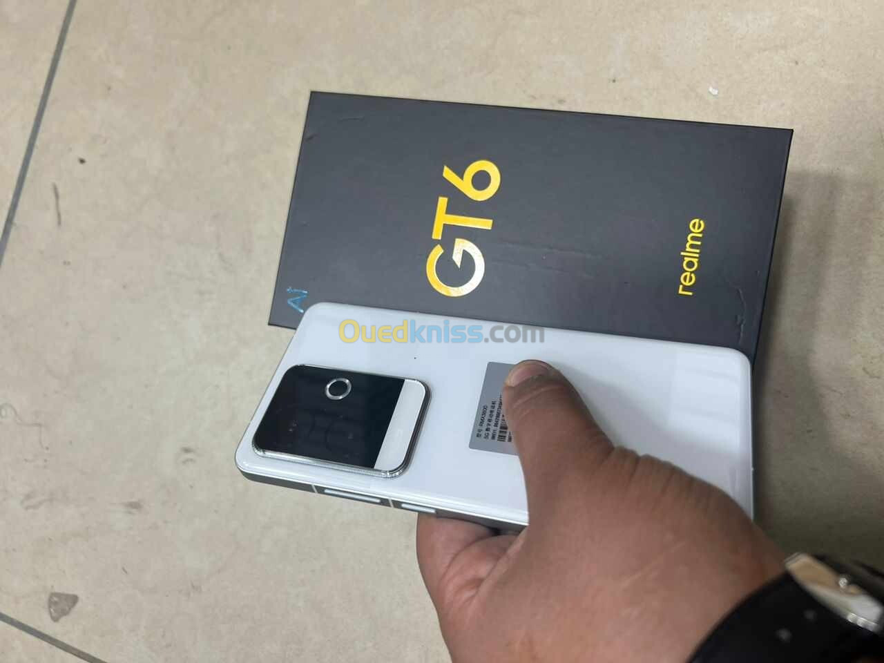 REALME GT 6