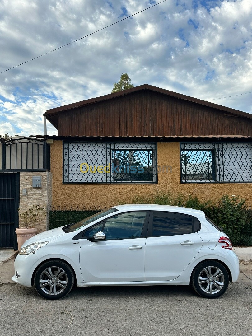 Peugeot 208 2015 Allure