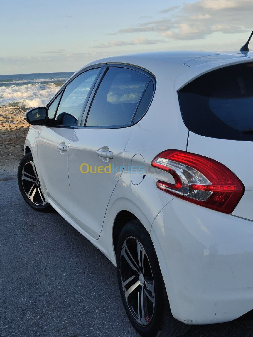 Peugeot 208 2013 