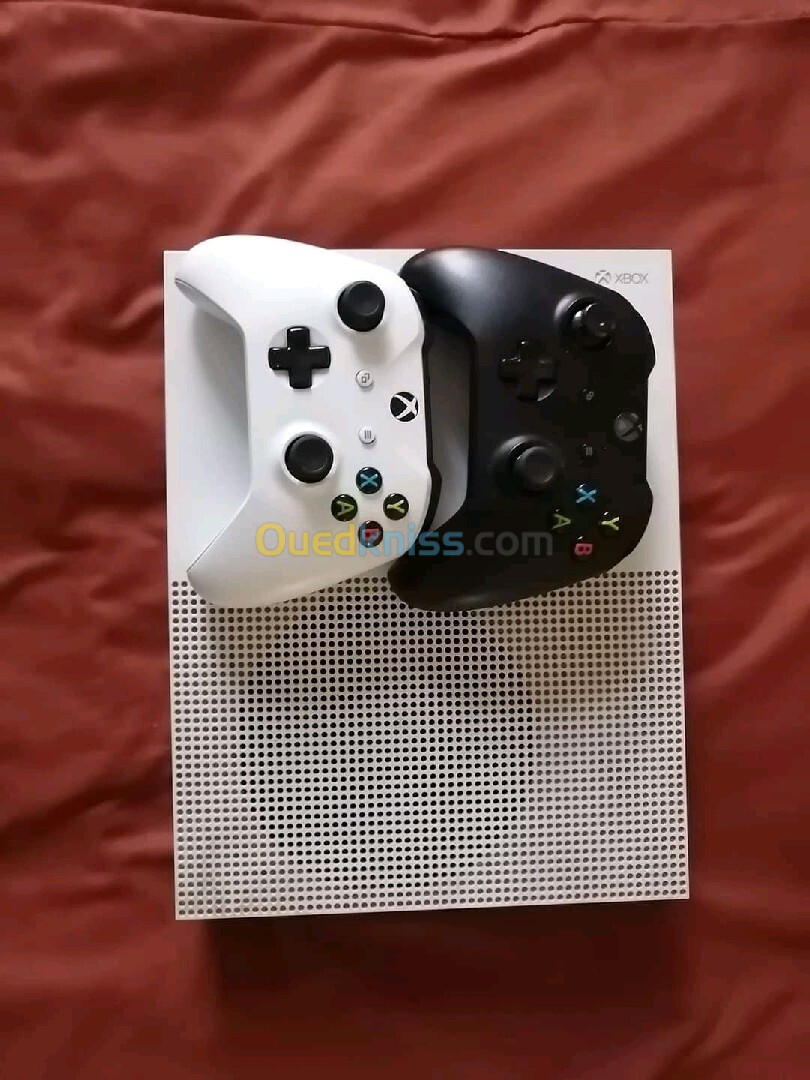 Xbox ons s avec 2 manette 