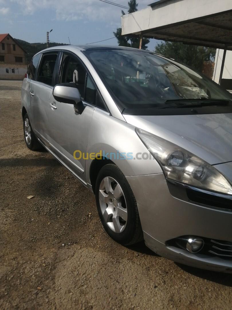 Peugeot 5008 2011 