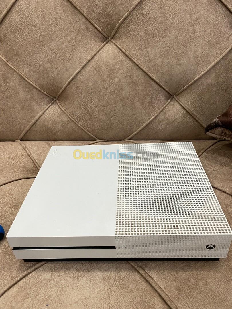 Xbox one S 1tera plein de jeux + gamepass+ gta online 