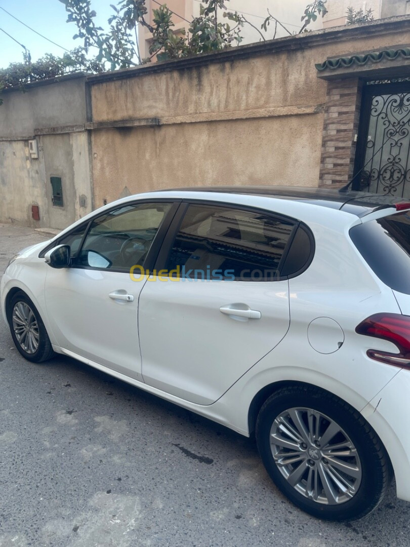 Peugeot 208 2018 Allure