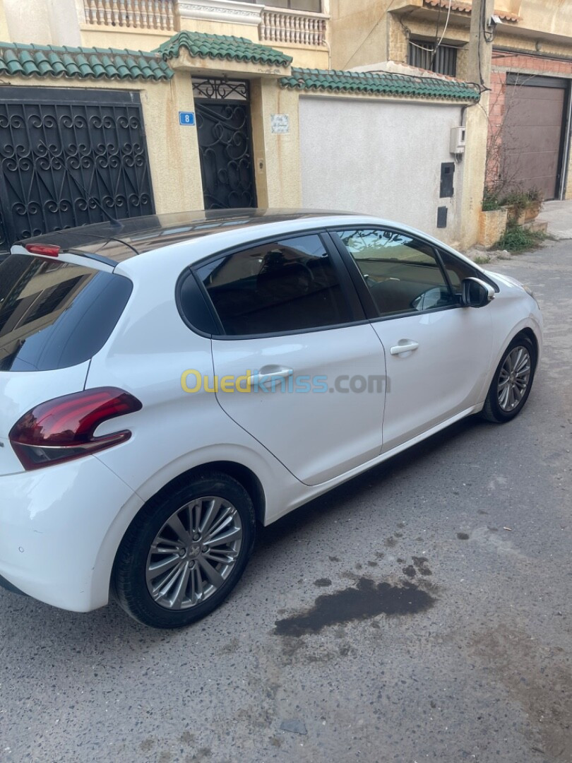 Peugeot 208 2018 Allure