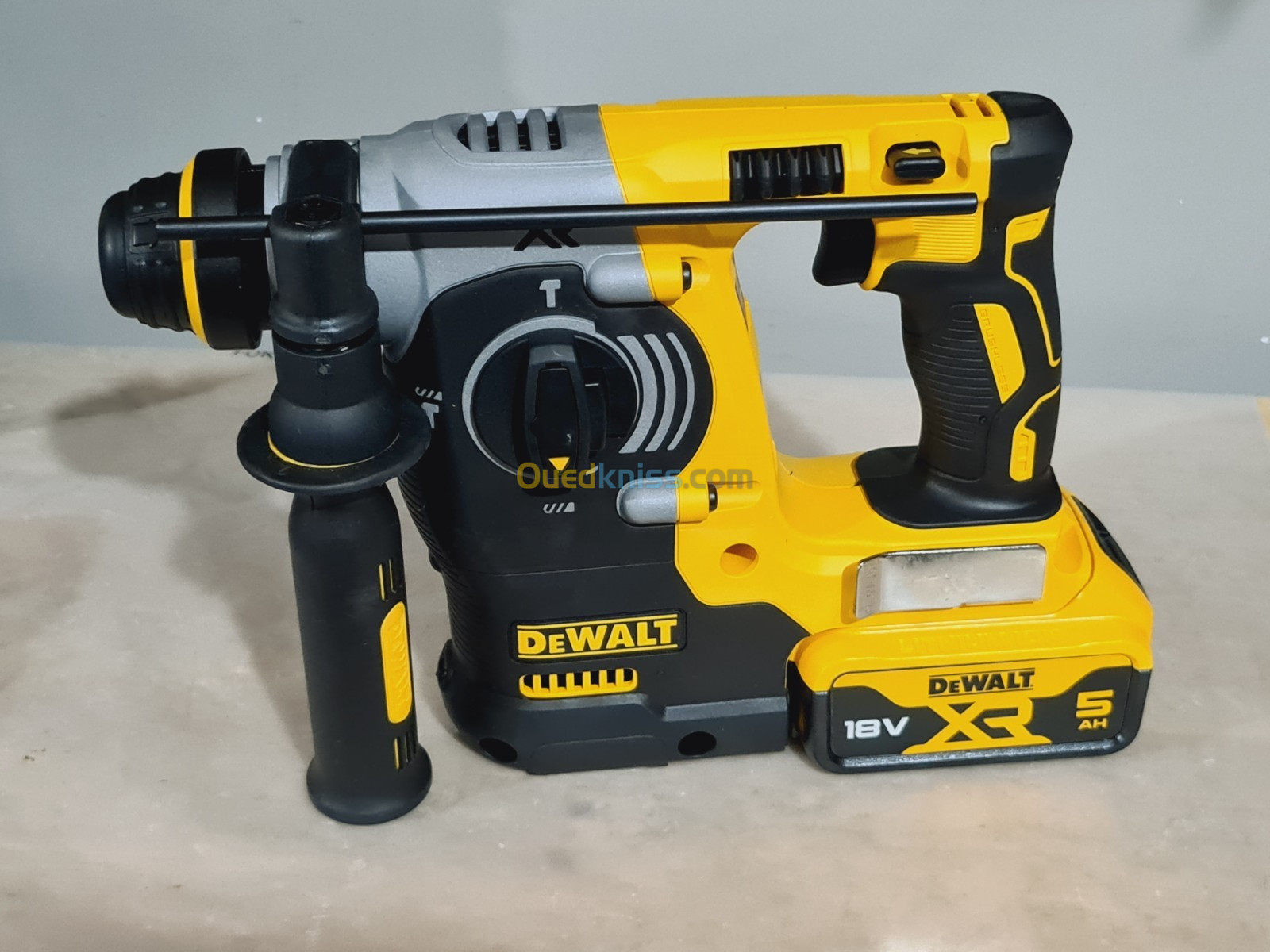 Perforateur sans fil compact 18V XR DEWALT DCH273 (BL-2023-Czech Republic)