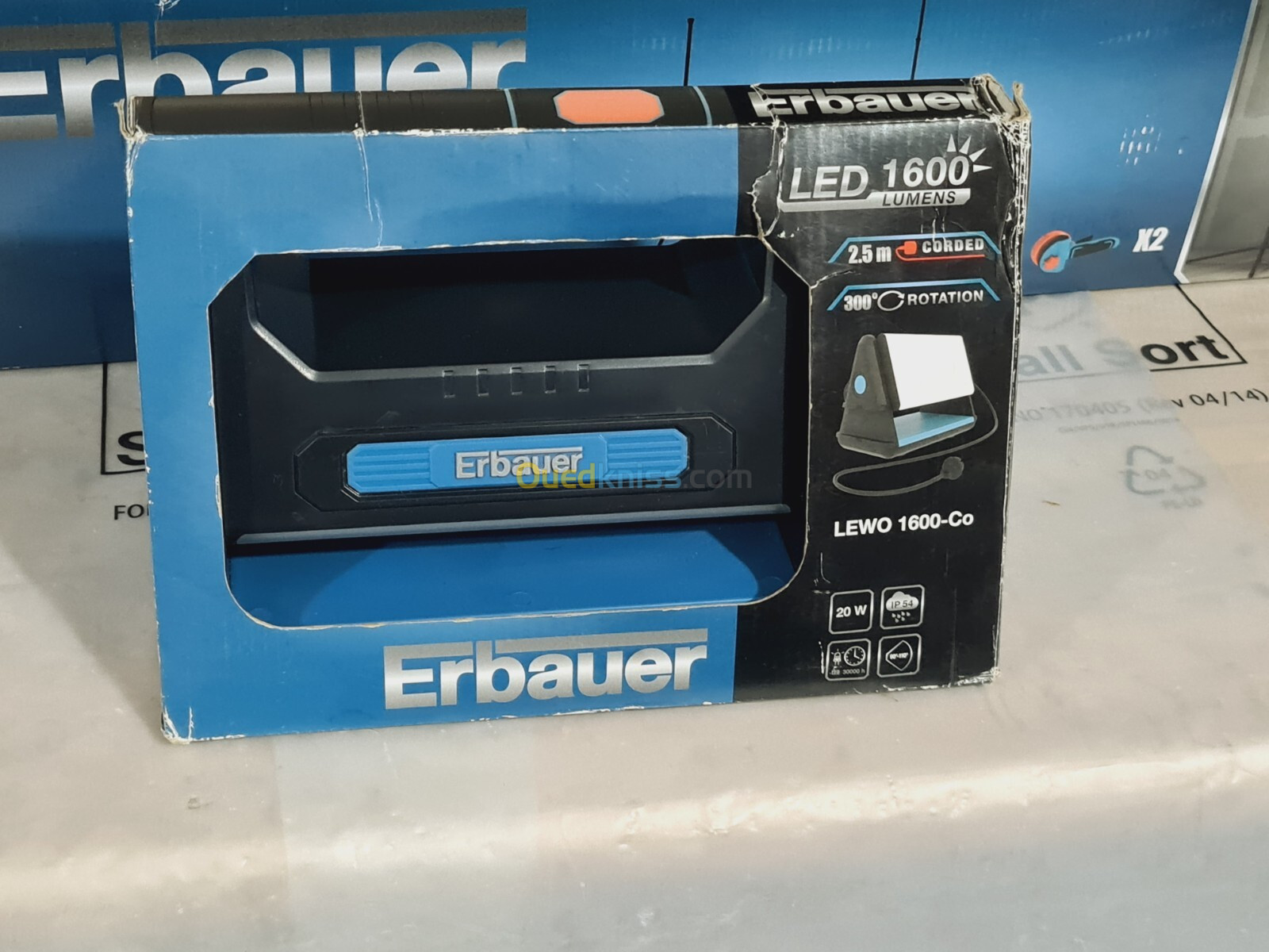 Projecteur chantier LED électrique 1600 lumens 20W + trépied ERBAUER lewo