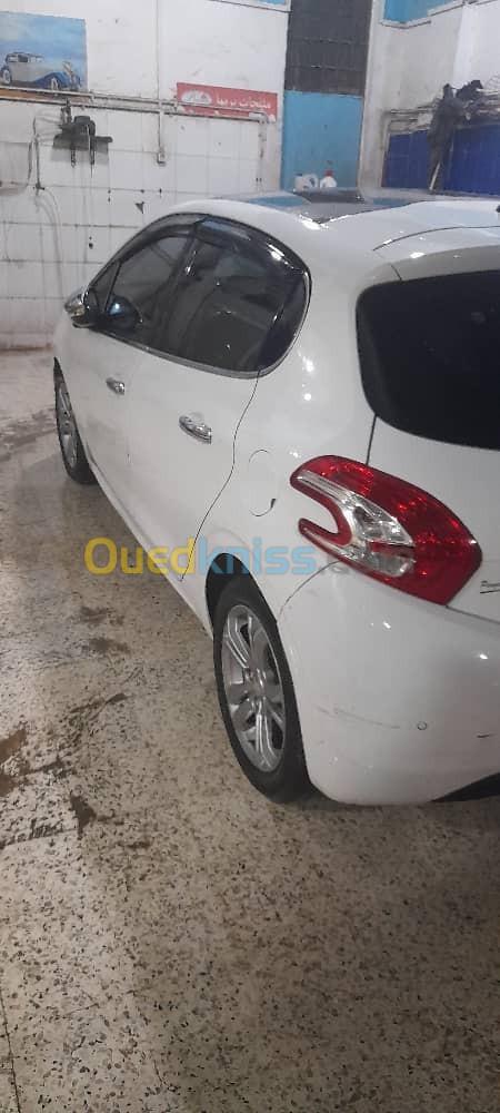 Peugeot 208 2015 Allure