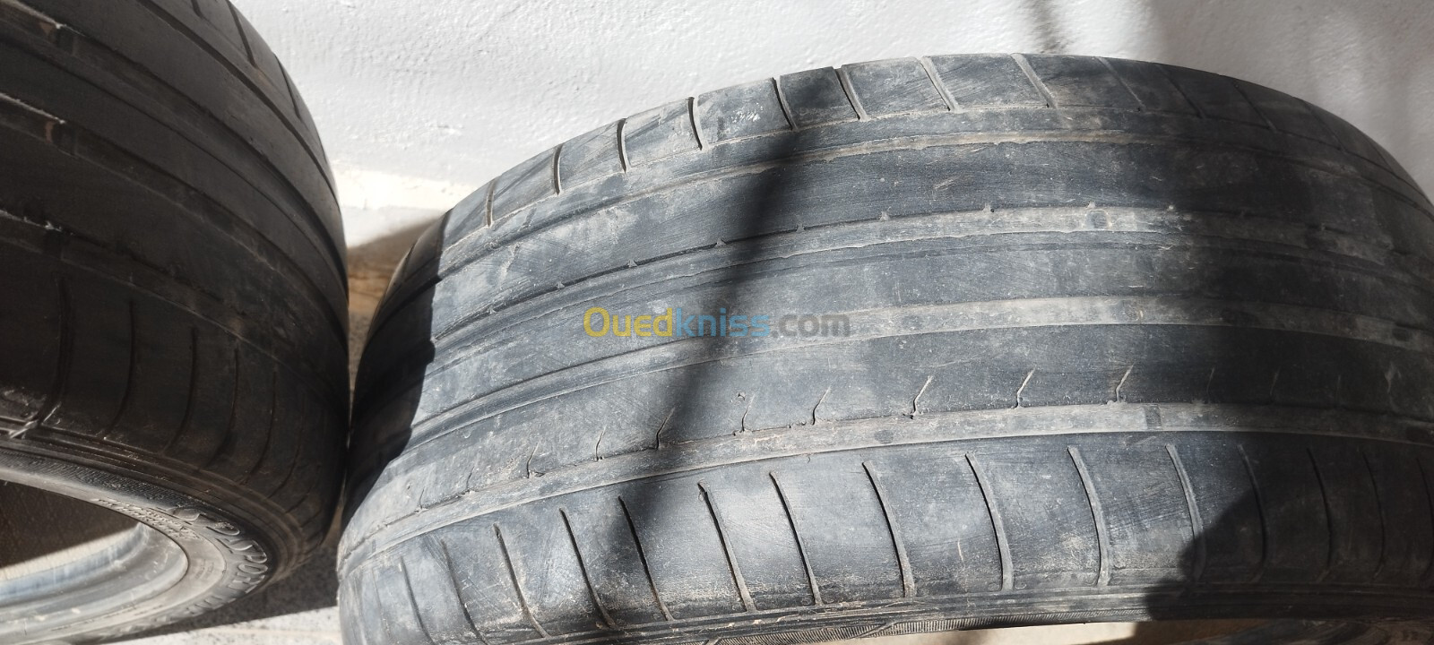 04 pneus différents dimensions  255/45R20 DUNLOP SP SPORT MAXX GT