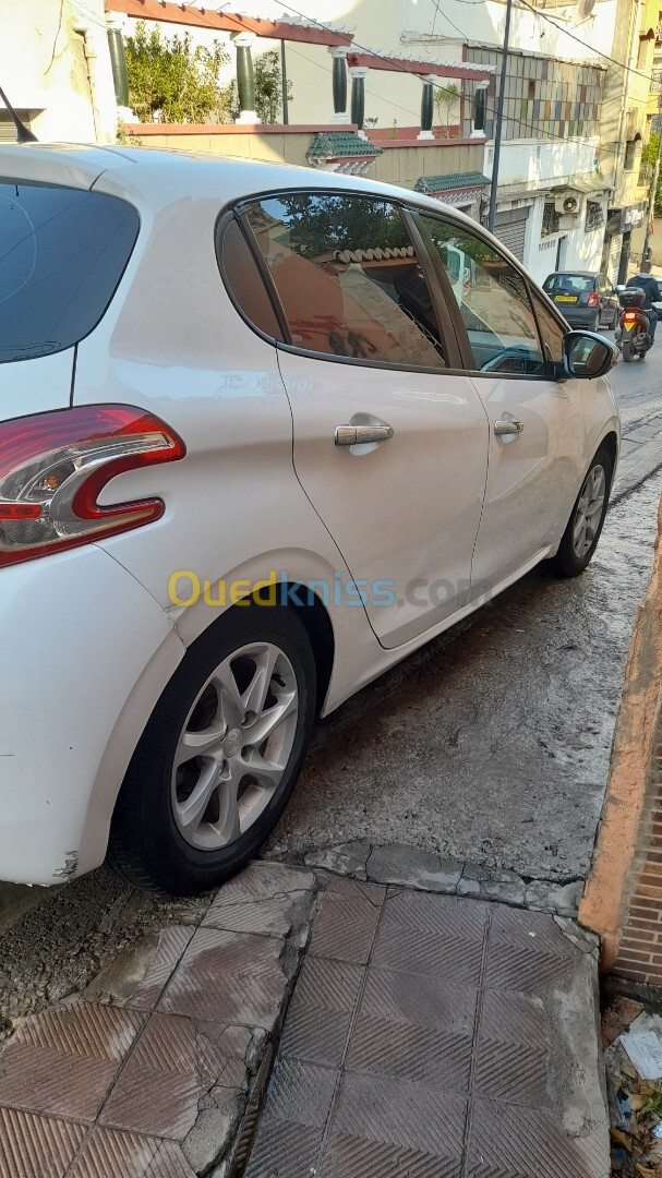 Peugeot 208 2015 Active Facelift