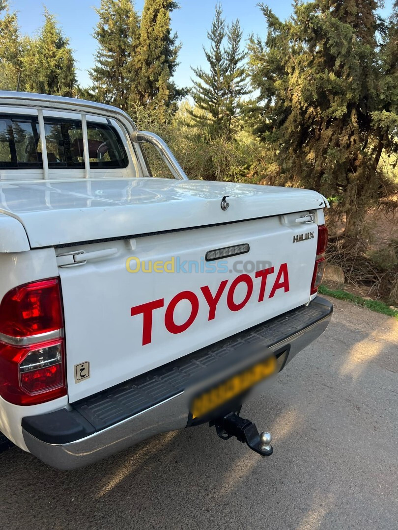 Toyota Hilux 2015 LEGEND DC 4x4