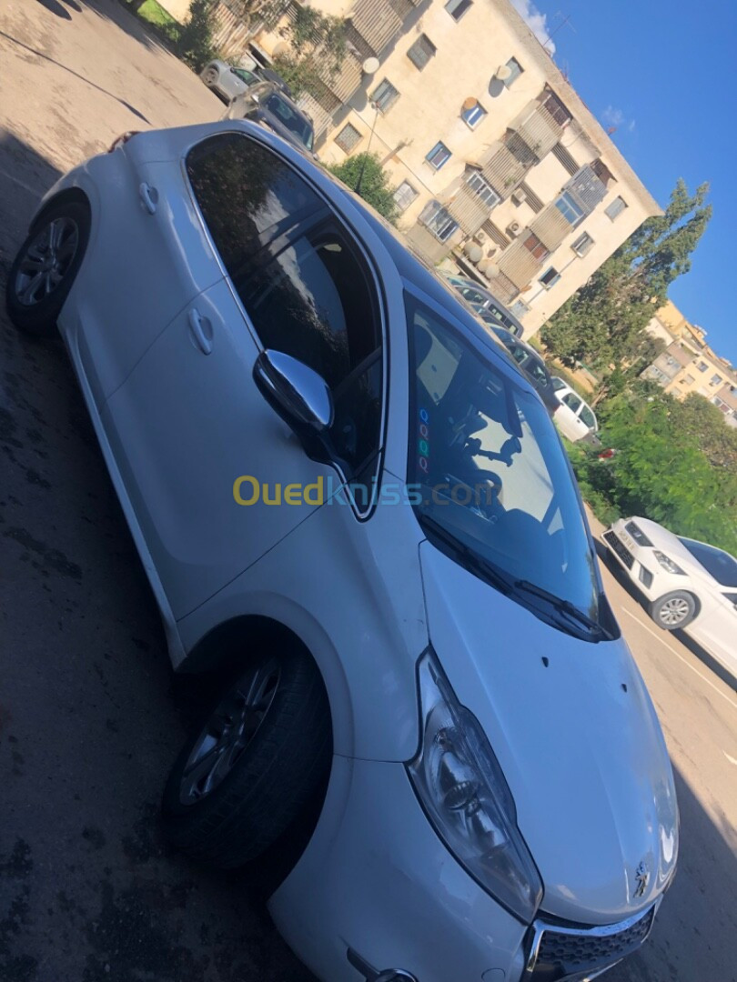 Peugeot 208 2015 208